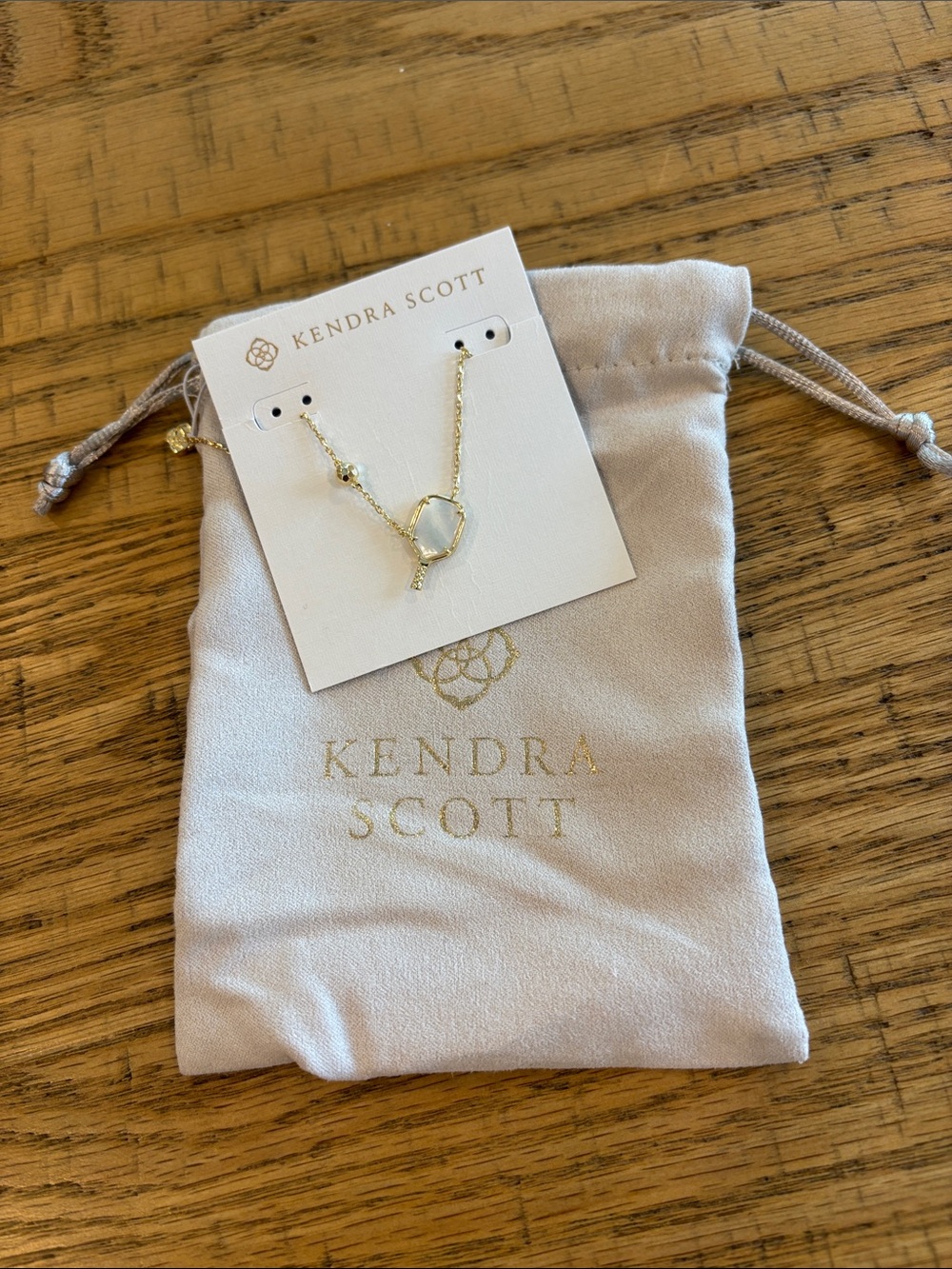 Kendra Scott Pickleball Gold Short Pendant Necklace in Ivory Mother-of-Pearl NWT - Picture 5 of 6